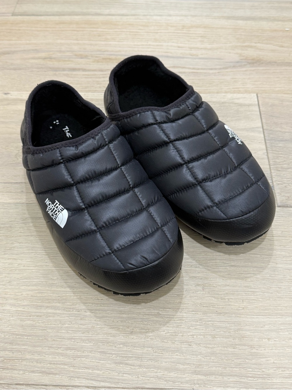 The North Face Women's ThermoBall Traction V Water Resistant Slippers size 10